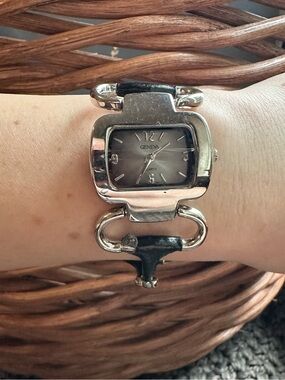 Y2K Geneva Silver Watch with Black Dial and Link Accents